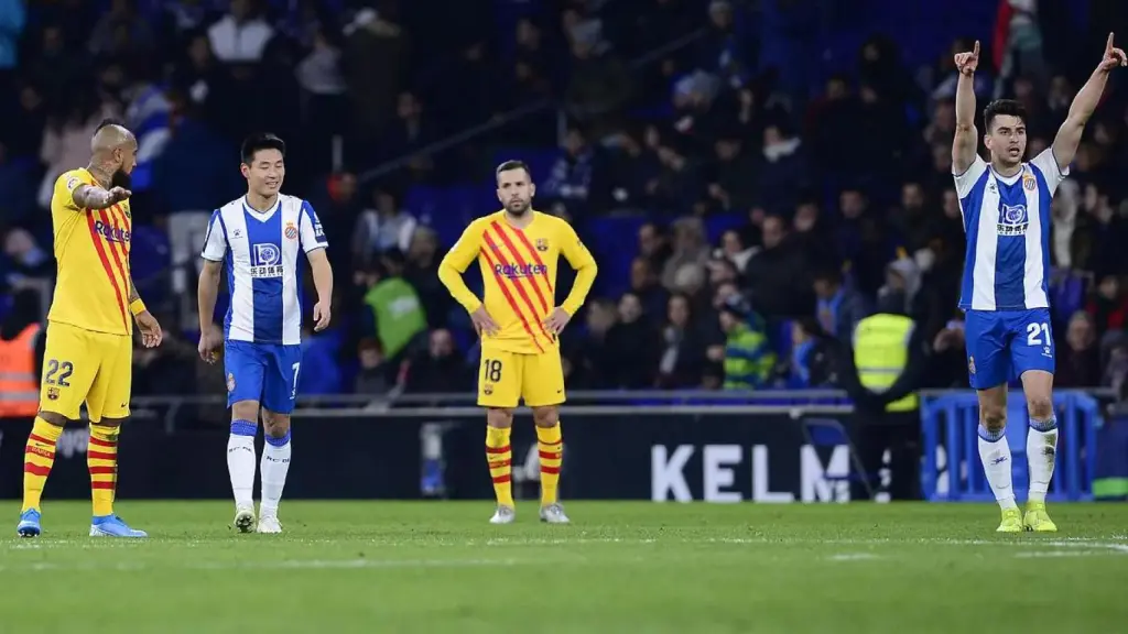 Wu Lei marca el gol del empate ante el Barça.
