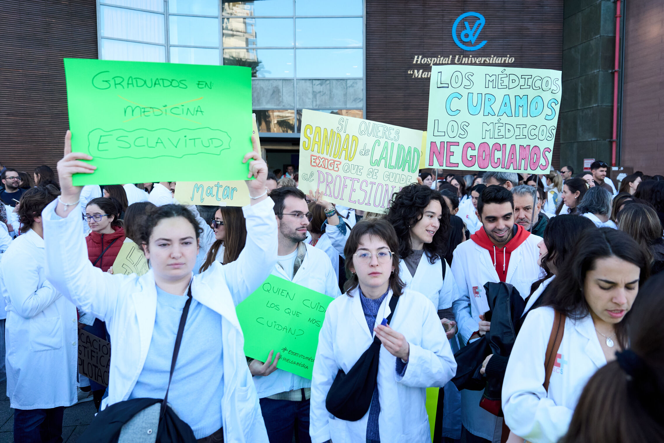 Foto: Concentración en Santander convocada por el Sindicato Médico en diciembre. (Europa Press/Juanma Serrano)