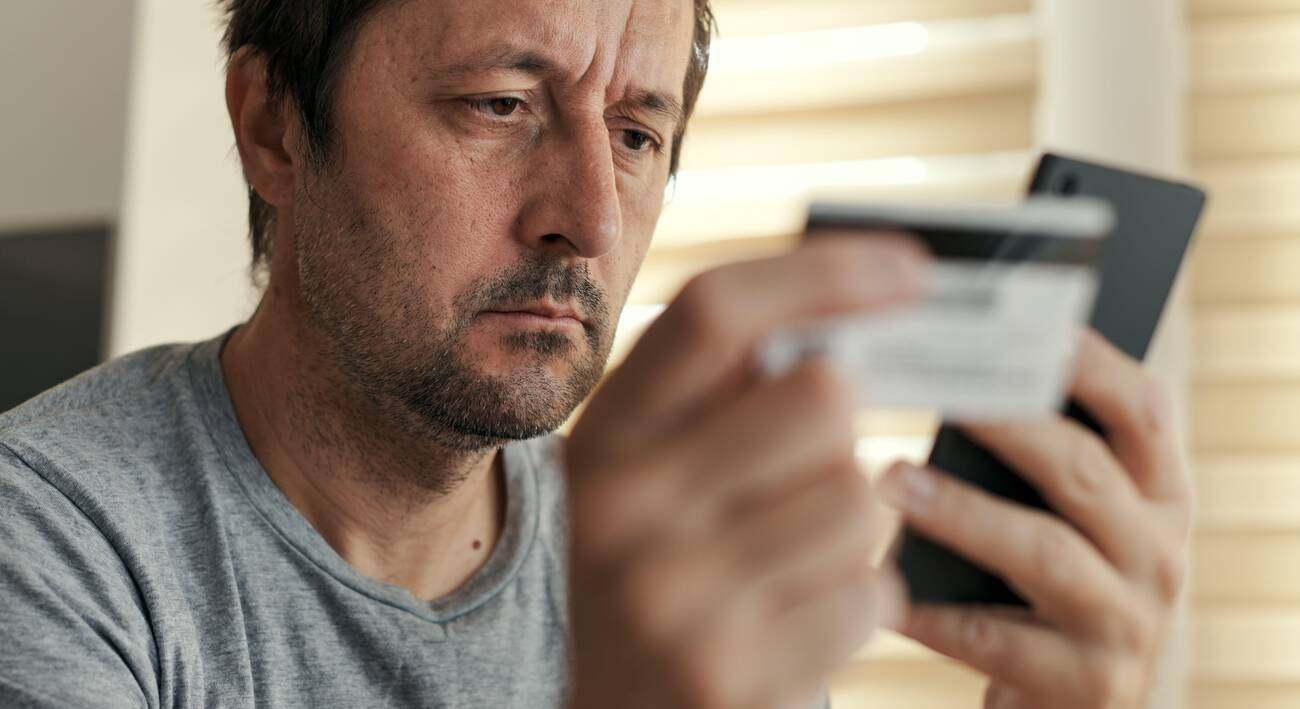 Una nueva estafa bancaria pone en alerta a miles de usuarios: "Tienes que instalar la nueva app del banco..."