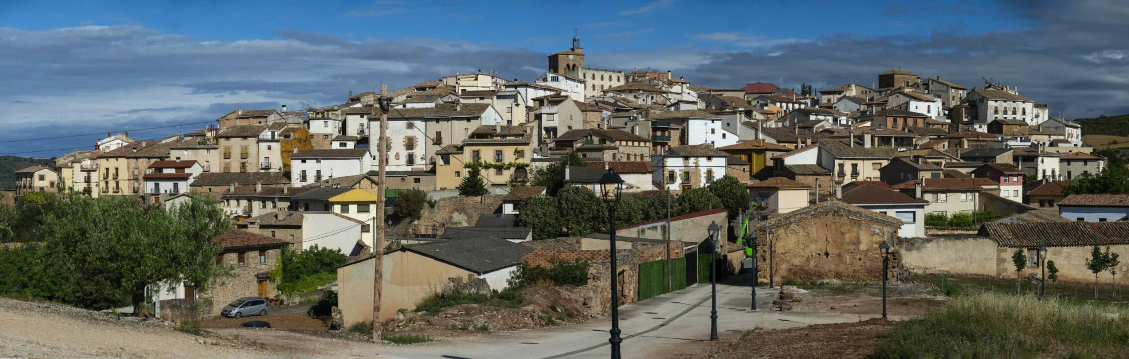 Foto: Vista general de una localidad integrada en la Ruta del Vino de Navarra. (Asociación de Municipios del Camino de Santiago)