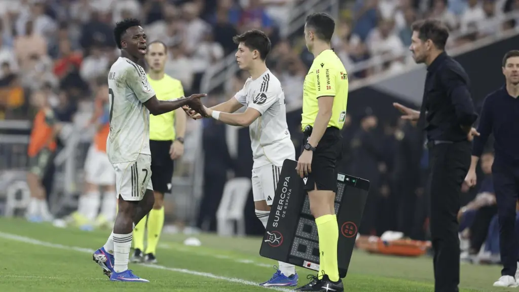 El enfrentamiento de Vinicius con Simeone cuando fue cambiado