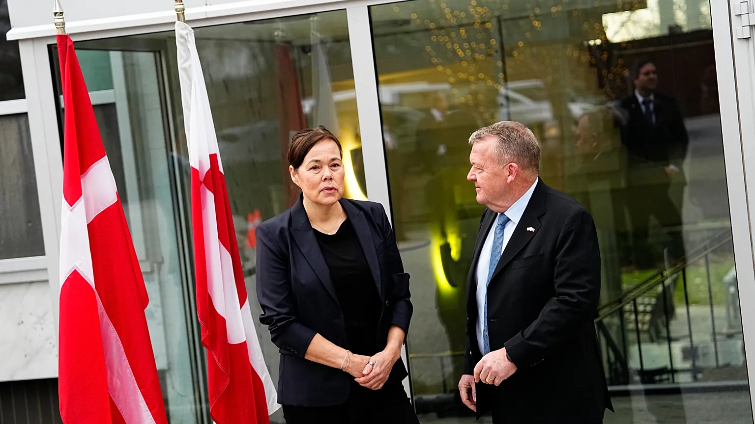 Ministros de Dinamarca, Lars Løkke Rasmussen y la Ministra de Asuntos Exteriores de Groenlandia Vivian Motzfeldt