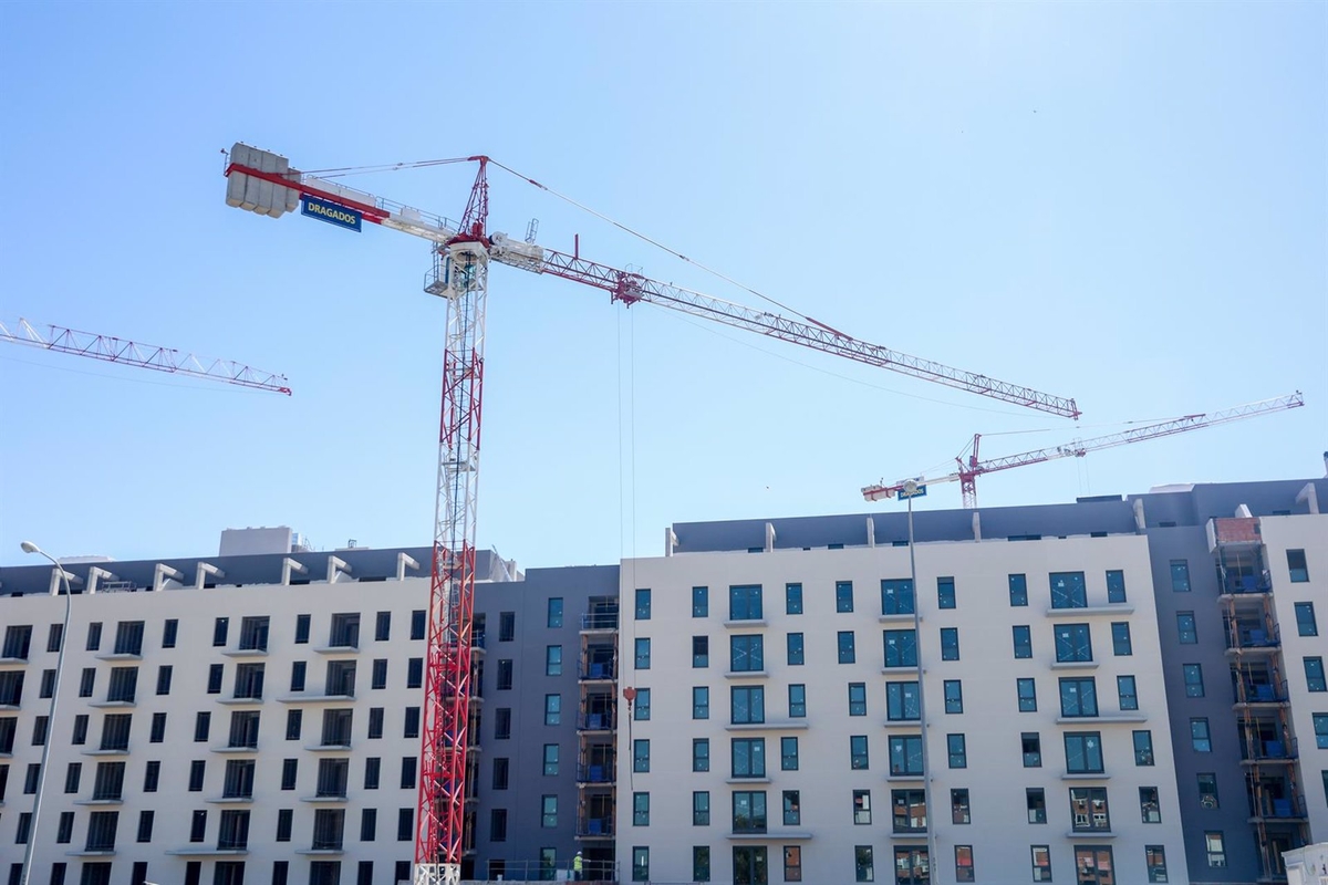Viviendas en construcción, a 10