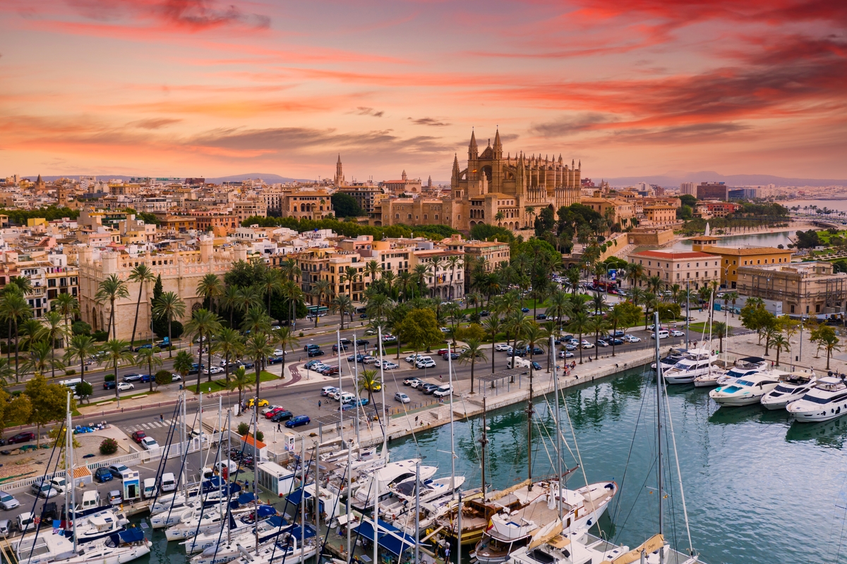En Baleares, casi tres de