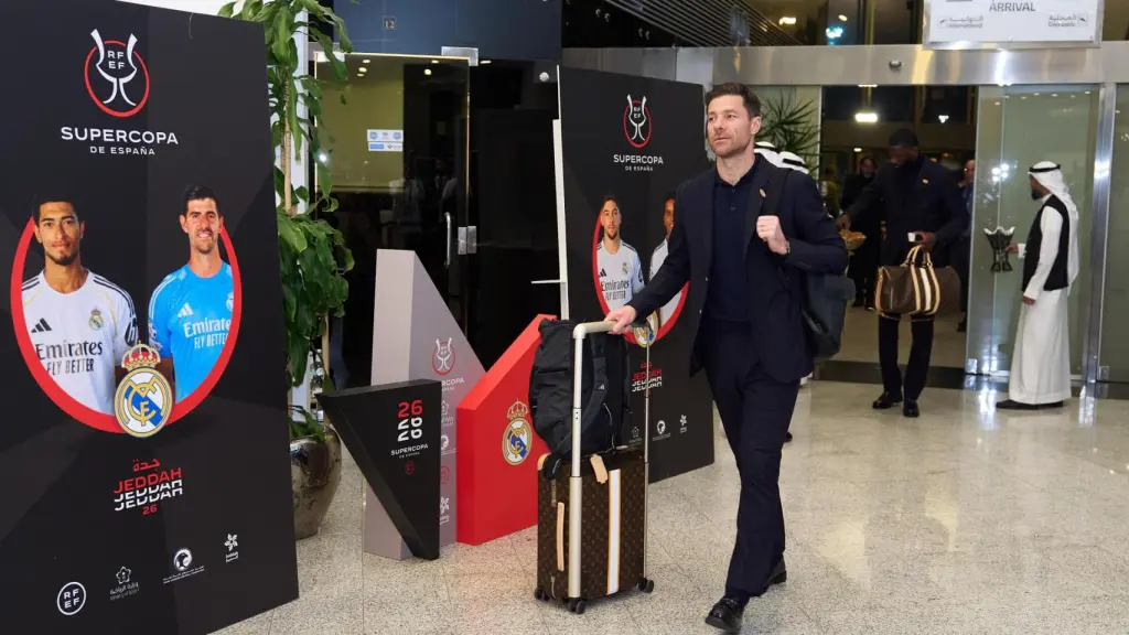 Xabi Alonso, a la llegada de la expedición del Real Madrid a Yeda