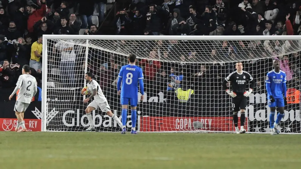 Los jugadores del Albacete celebran su tercer gol contra el Real Madrid