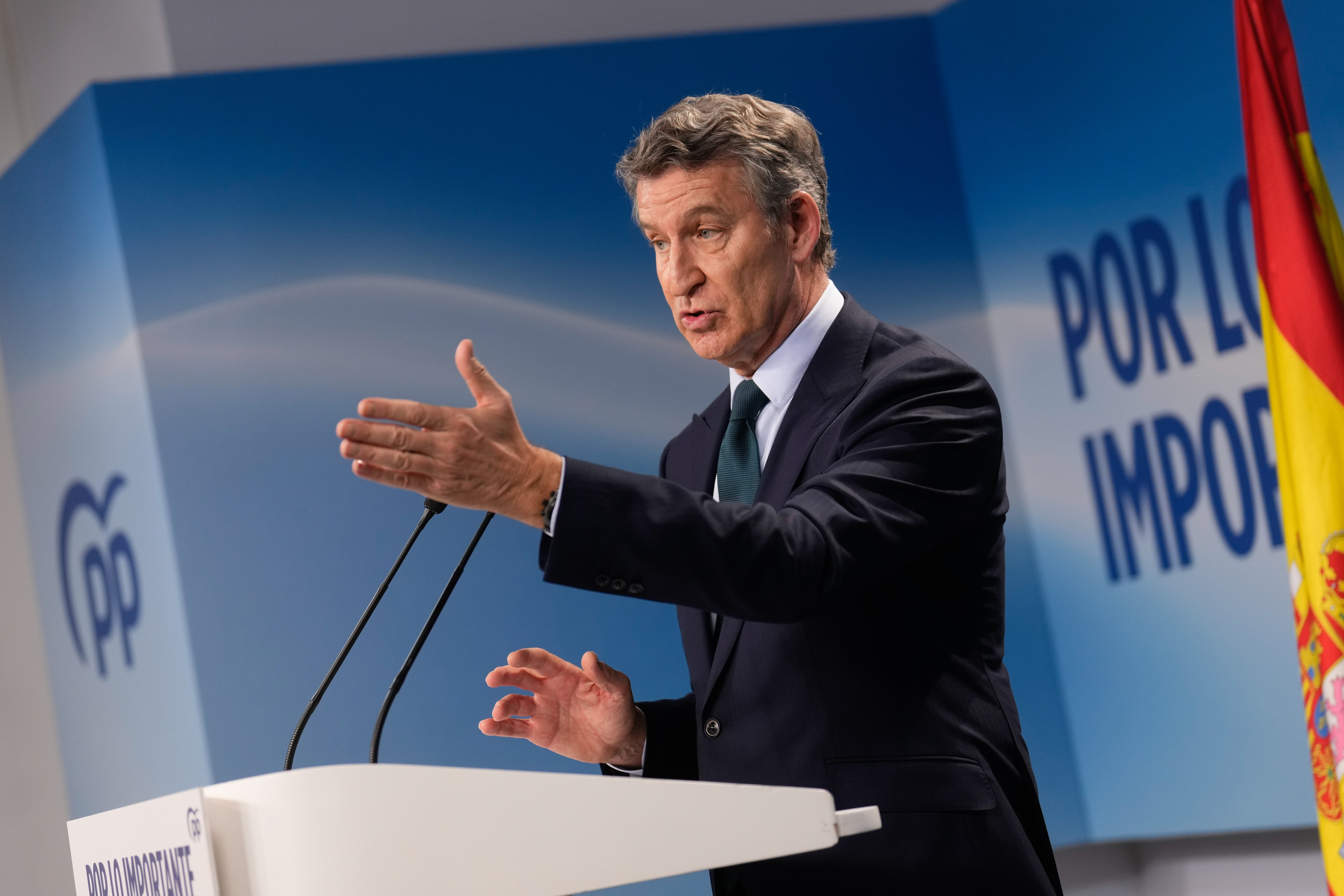 El presidente del PP, Alberto Núñez Feijóo, en la sede del partido