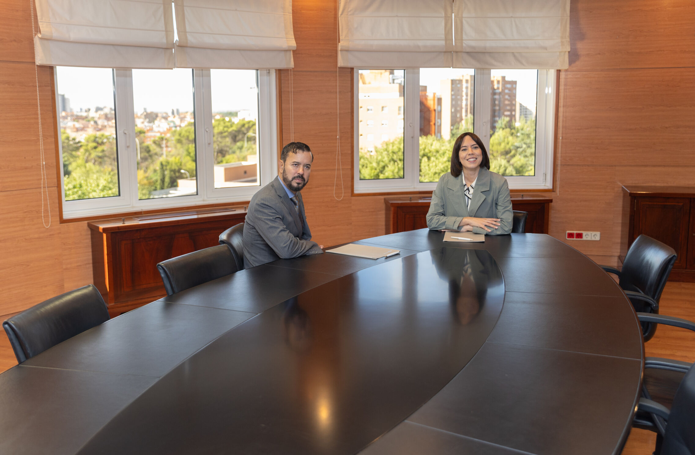 Foto: Diana Morant mantiene una reunión con el director del CNIO, Raúl Rabadán. (EUROPA PRESS/E. Parra.)