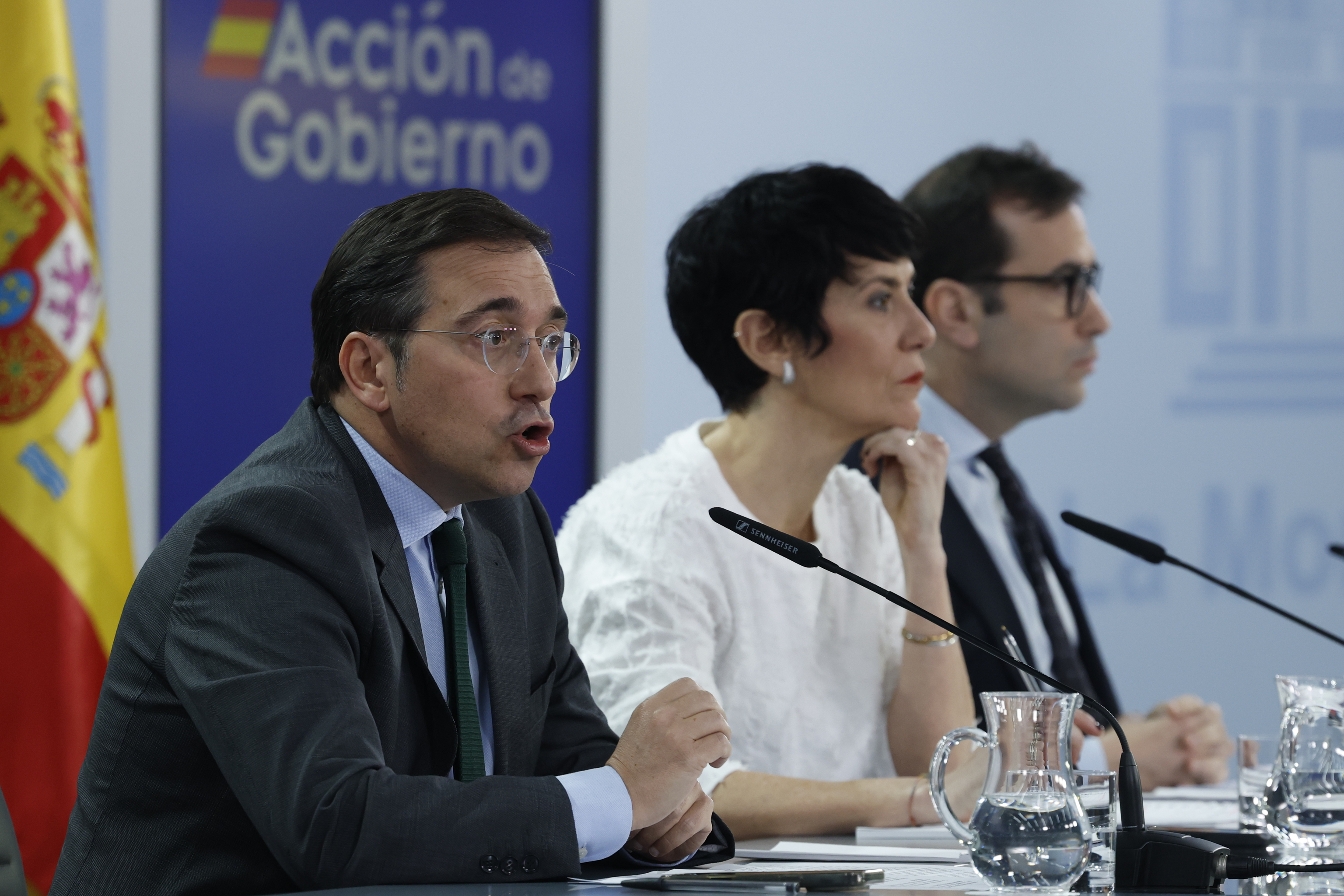 Los ministros Albares, Saiz y Cuerpo.
