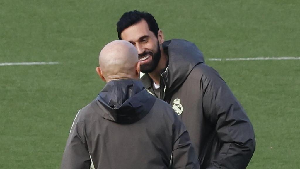 Arbeloa hablando con Pintus en el entrenamiento del Real Madrid