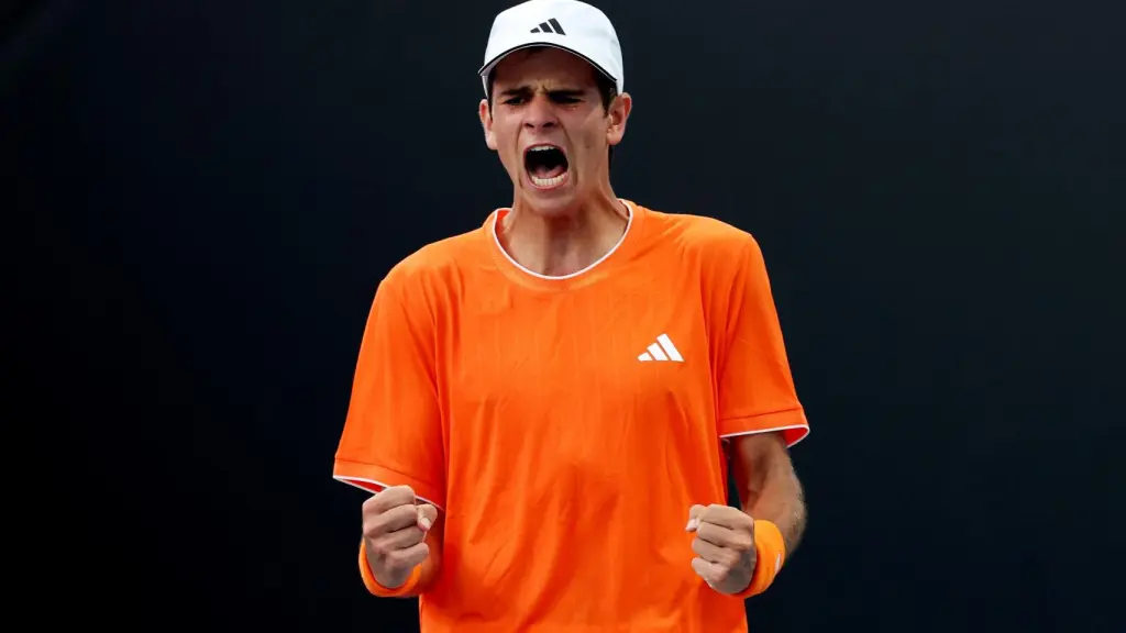 Rafa Jódar celebra un punto contra Sakamoto en el Open de Australia.