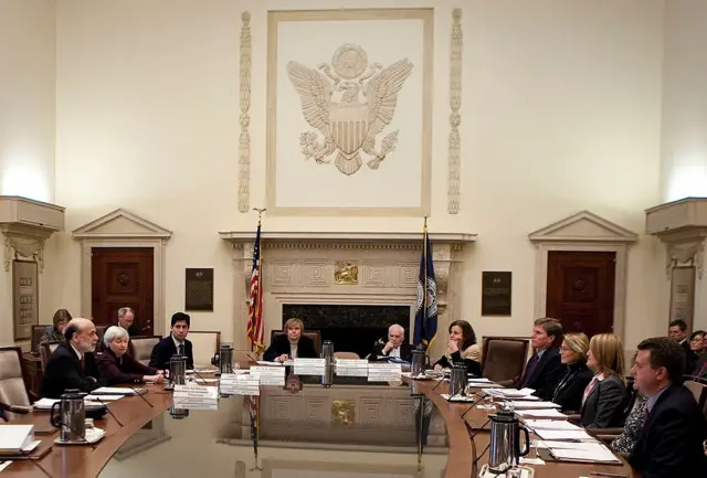 Una reunión de los gobernadores de la Fed en su sede de Washington D.C.