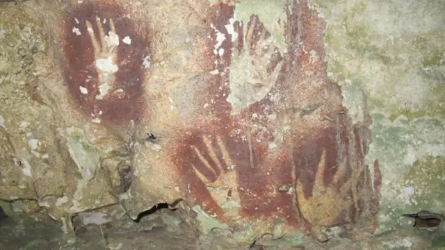 Arte ruprestre hallado en Sulawesi, Indonesia