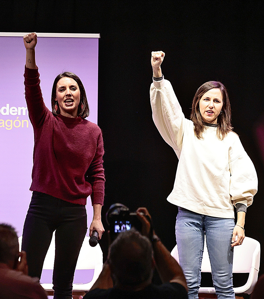 Irene Montero (izq.) e Ione Belarra, ayer, en un acto de Podemos en Aragón.