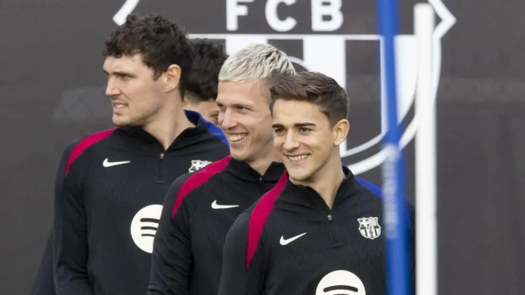 Gavi y Dani Olmo, en un entrenamiento con el Barça la temporada pasada.