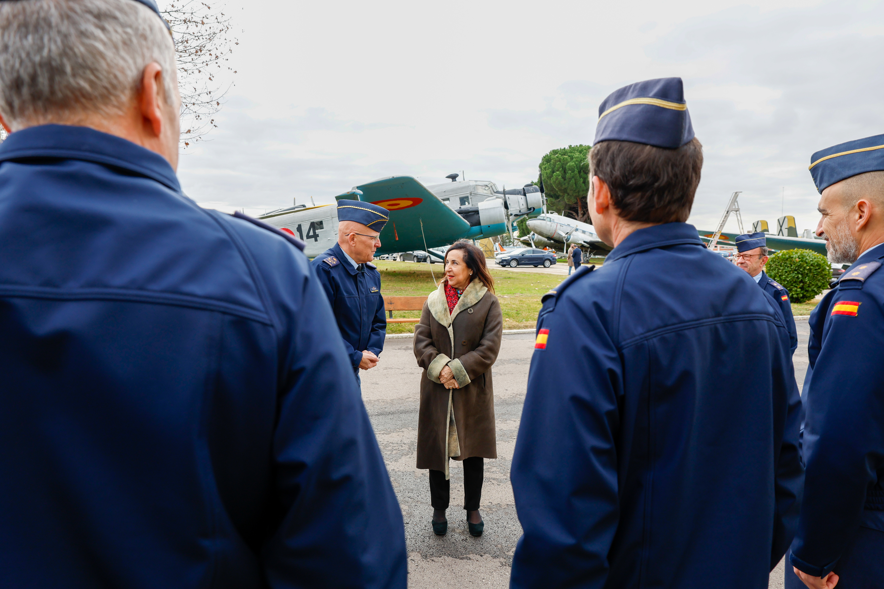 La ministra de Defensa, Margarita Robles, ayer en el aeródromo de Cuatro Vientos (Madrid).
