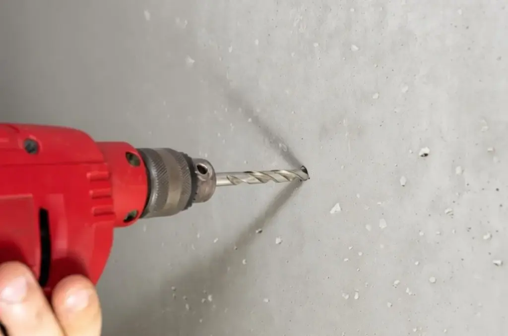 Cómo hacer un agujero en hormigón en 3 segundos sin taladro: método casero y rápido