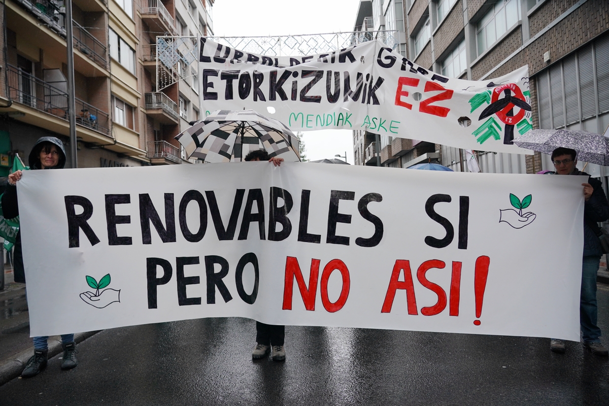 Cientos de personas durante una