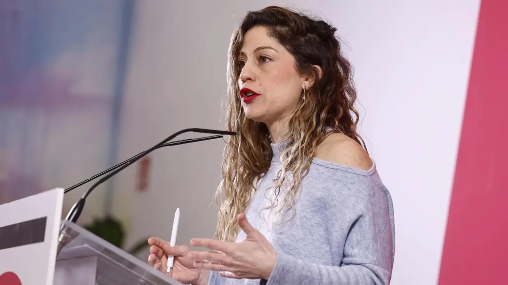 La co-coordinadora de Movimiento Sumar, Lara Hernández, durante la rueda de prensa que ha ofrecido este lunes en Madrid.