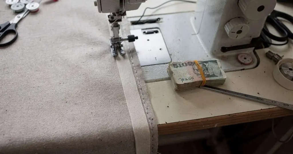 El truco del billete de goma para que tus costuras jamás queden torcidas