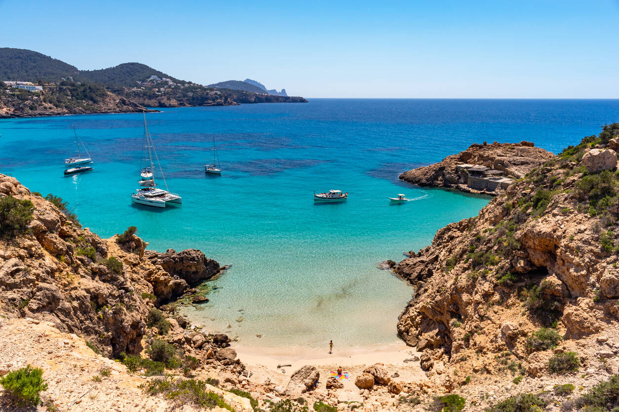 Foto: Cala Tarida, Platja des Pujolets, Ibiza. (Foto: iStock)