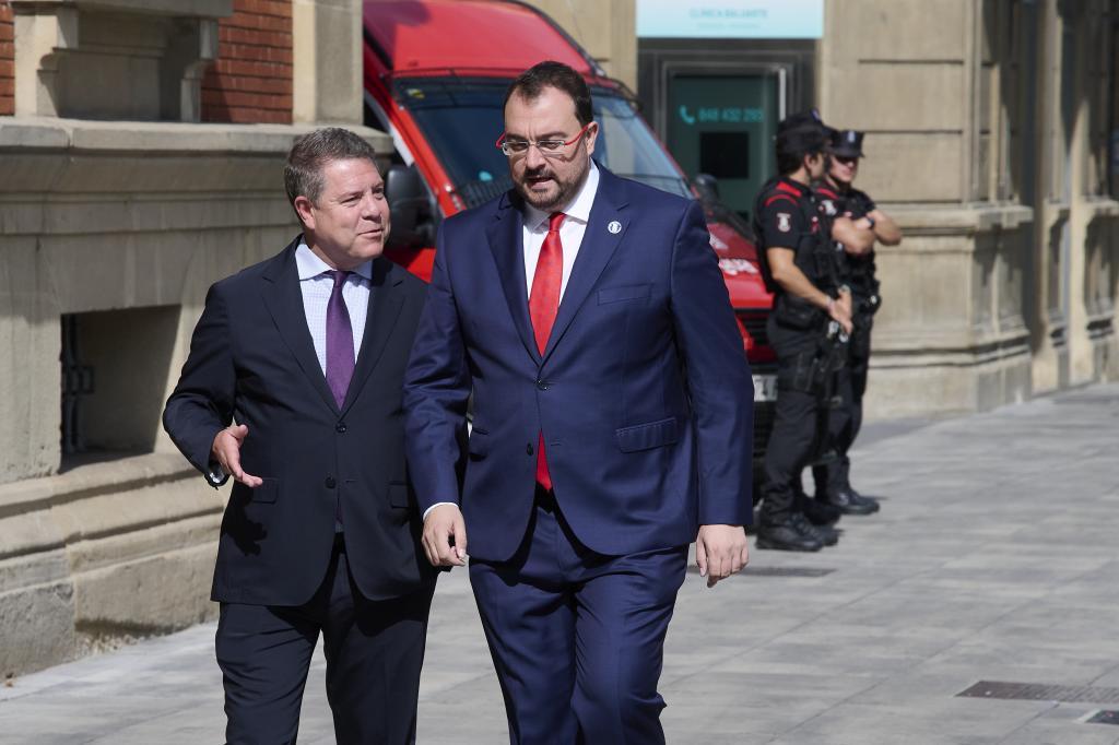Emiliano García-Page con Adrián Barbón.