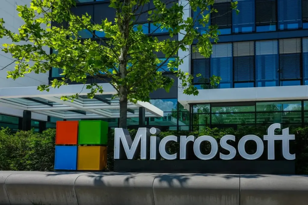 Fallo global de Microsoft: Outlook y Teams caídos paralizan a miles de usuarios
