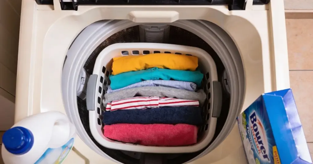 Jabón en polvo vs. jabón líquido: ¿cuál cuida mejor los colores y tu lavadora?