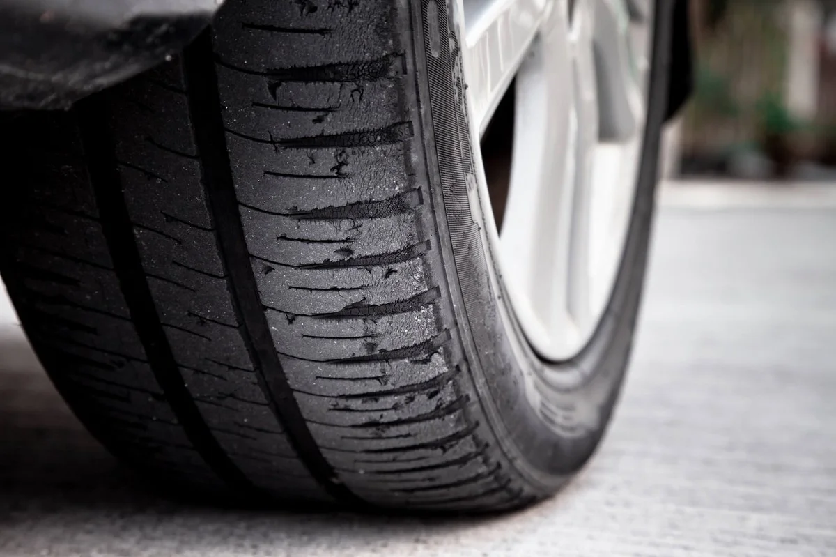 ¿Neumáticos olvidados? La negligencia que te pone en riesgo al volante - image 1
