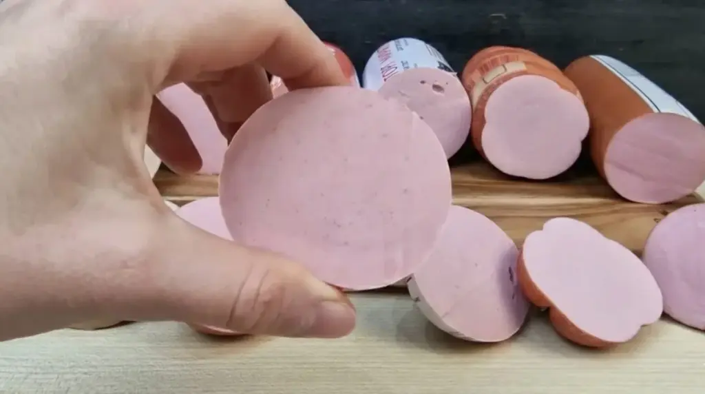 Por qué la carnicera me mira mal: el truco del fin de semana para saber si la salchicha es carne