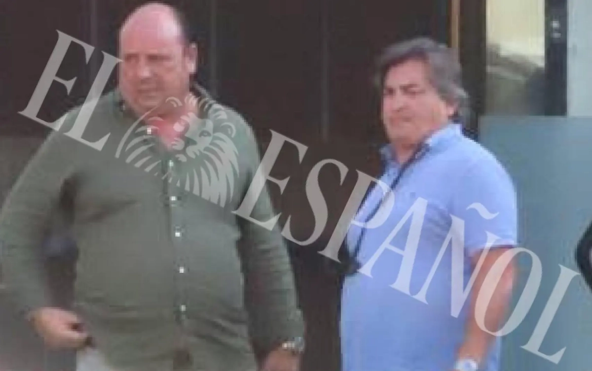 A la derecha, de azul, Álvaro Gallego, chófer de Carmen Pano que declaró que la acompañó a Ferraz.