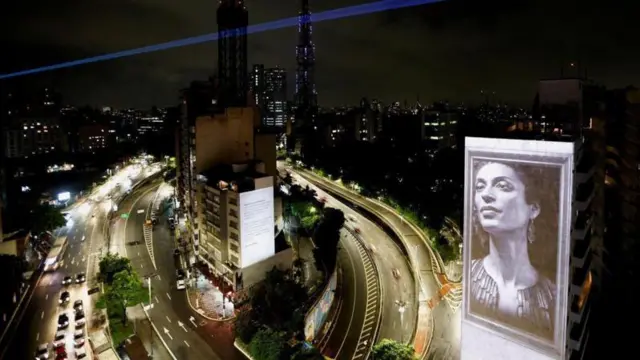 Homenaje a Marielle Franco en un edificio de Sao Paulo.