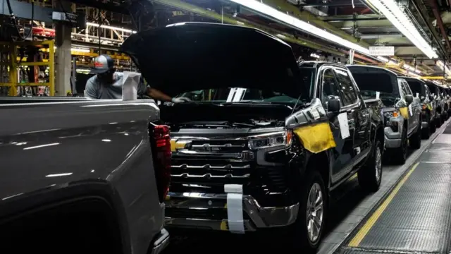 Montaje de automóviles en una planta de General Motors