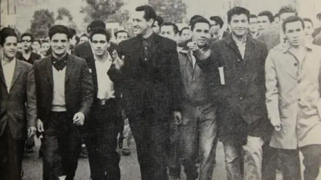 Una imagen de su época de capellán de la Universidad Nacional.