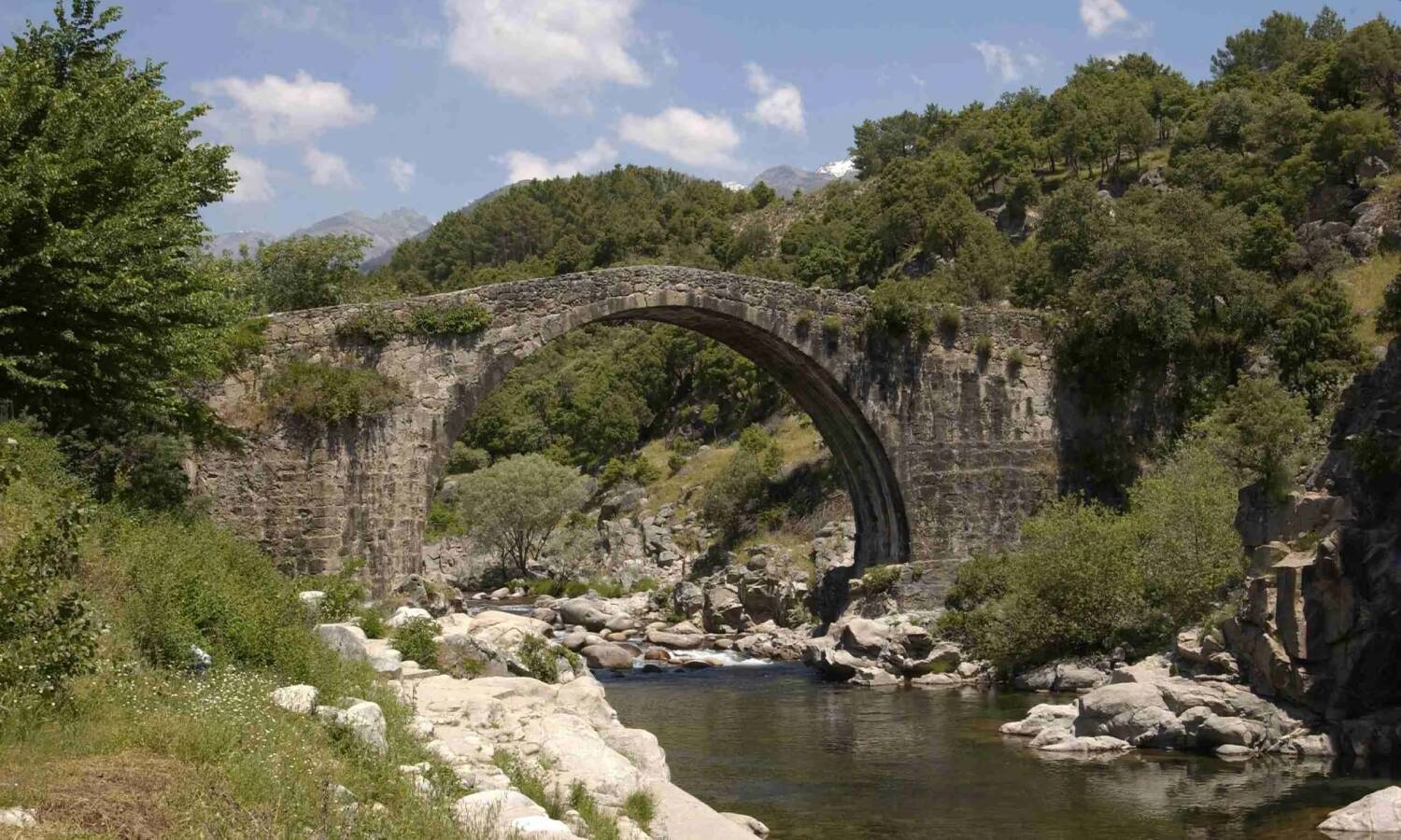 Foto: La histórica ruta de senderismo que recrea los pasos de Carlos V en Cáceres. (Turismo de Jarandilla)