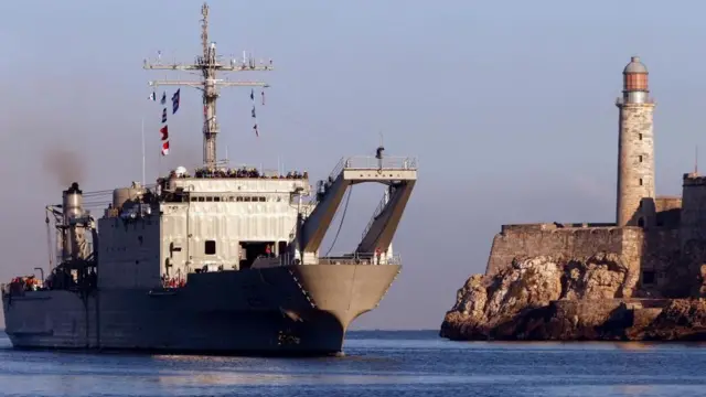 Un buque de la Marína de México llegando al puerto de La Habana