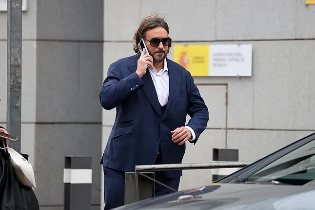 Francisco de Borbón, a su salida de la Audiencia Nacional.