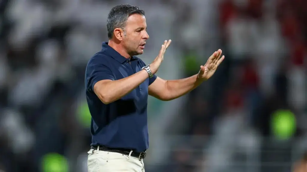 Javier Calleja, durante su etapa en el Al Riyadh.