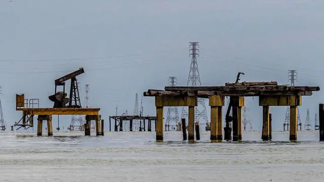 Plataformas petroleras venezolanas en alta mar