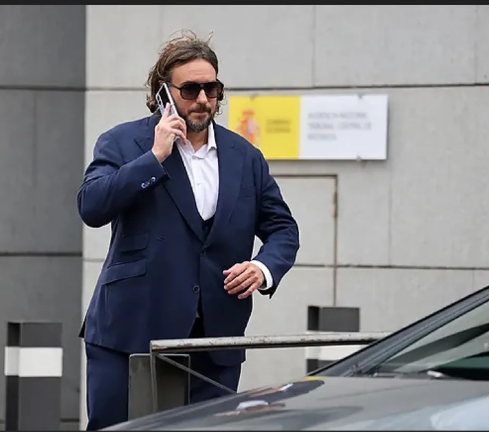 Francisco de Borbón, a su salida de la Audiencia Nacional.