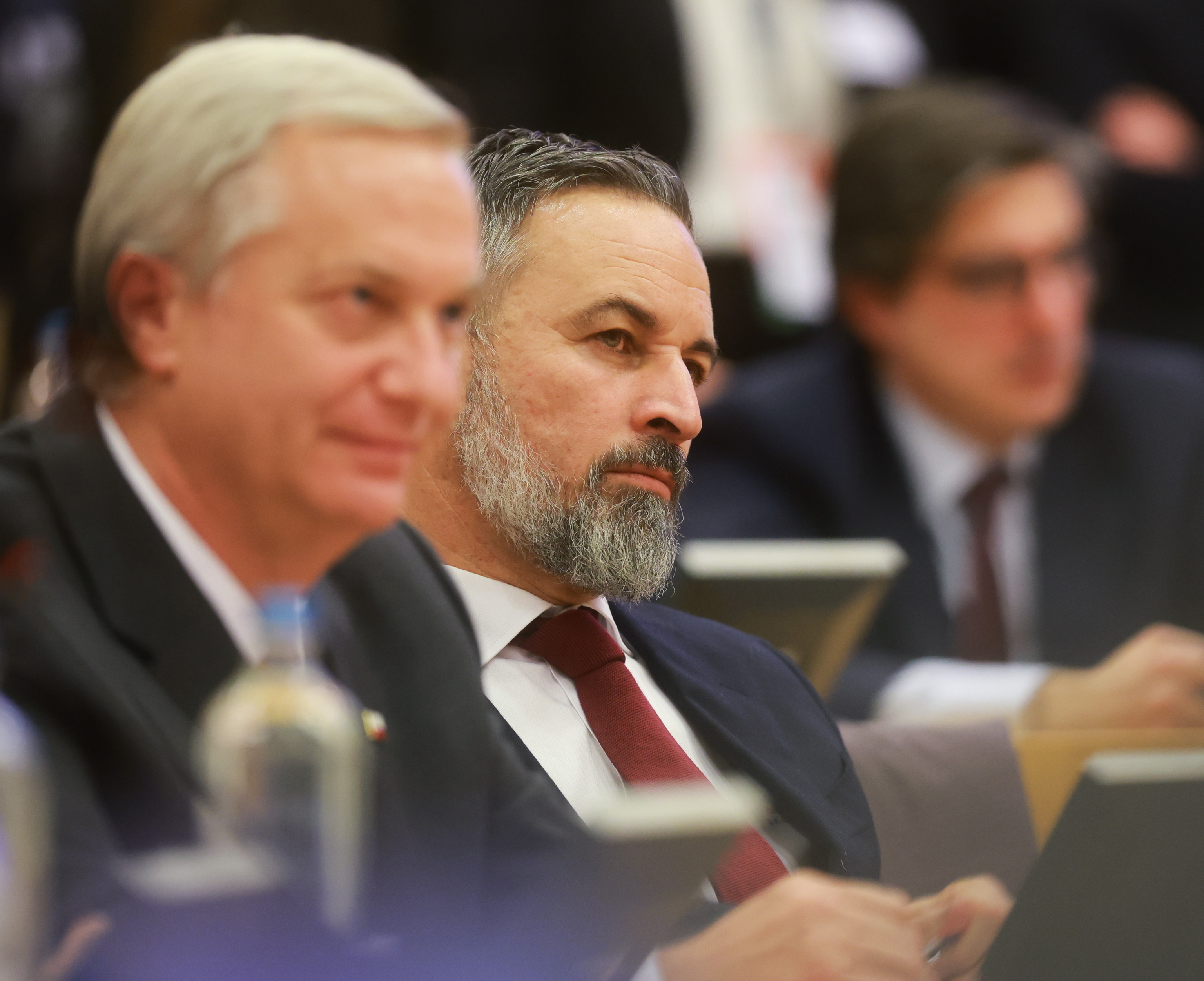El presidente electo de Chile, José Antonio Kast, y el líder de Vox, Santiago Abascal, este martes en el Parlamento Europeo.