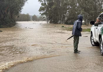 Calles anegadas de agua tras
