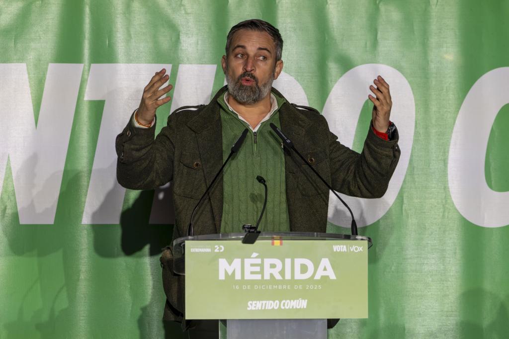 El líder de Vox, Santiago Abascal, en un acto electoral en Mérida el pasado diciembre.