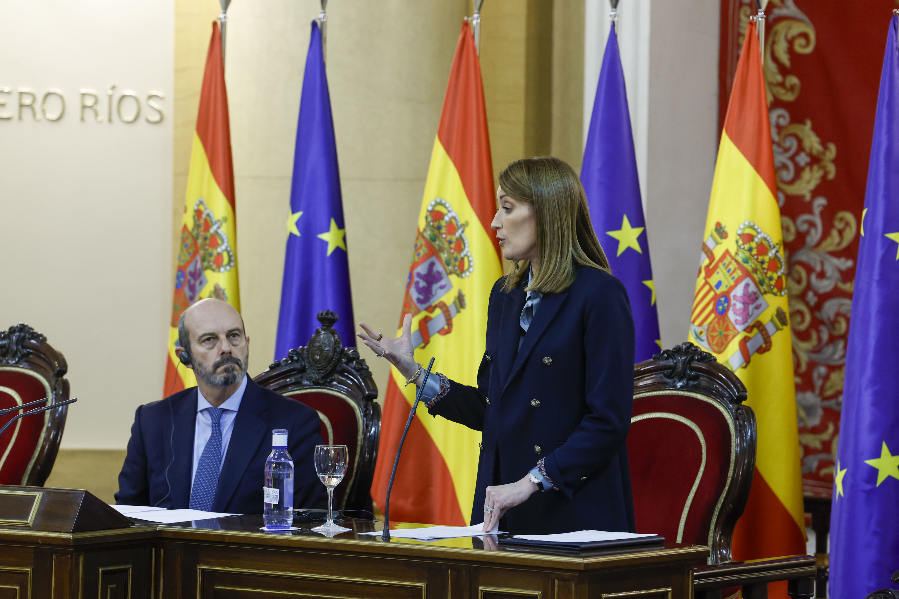El presidente del Senado, Pedro Rollán, y la presidenta del Parlamento Europeo, Roberta Metsola, en el Senado.