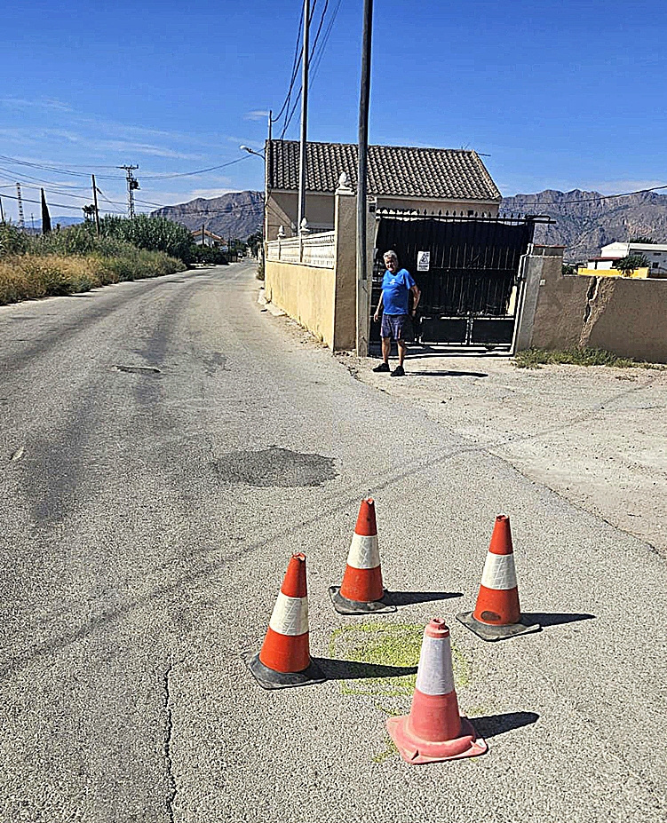 La carretera donde se produjo el accidente divide la Comunidad Valenciana y Murcia.E. M.