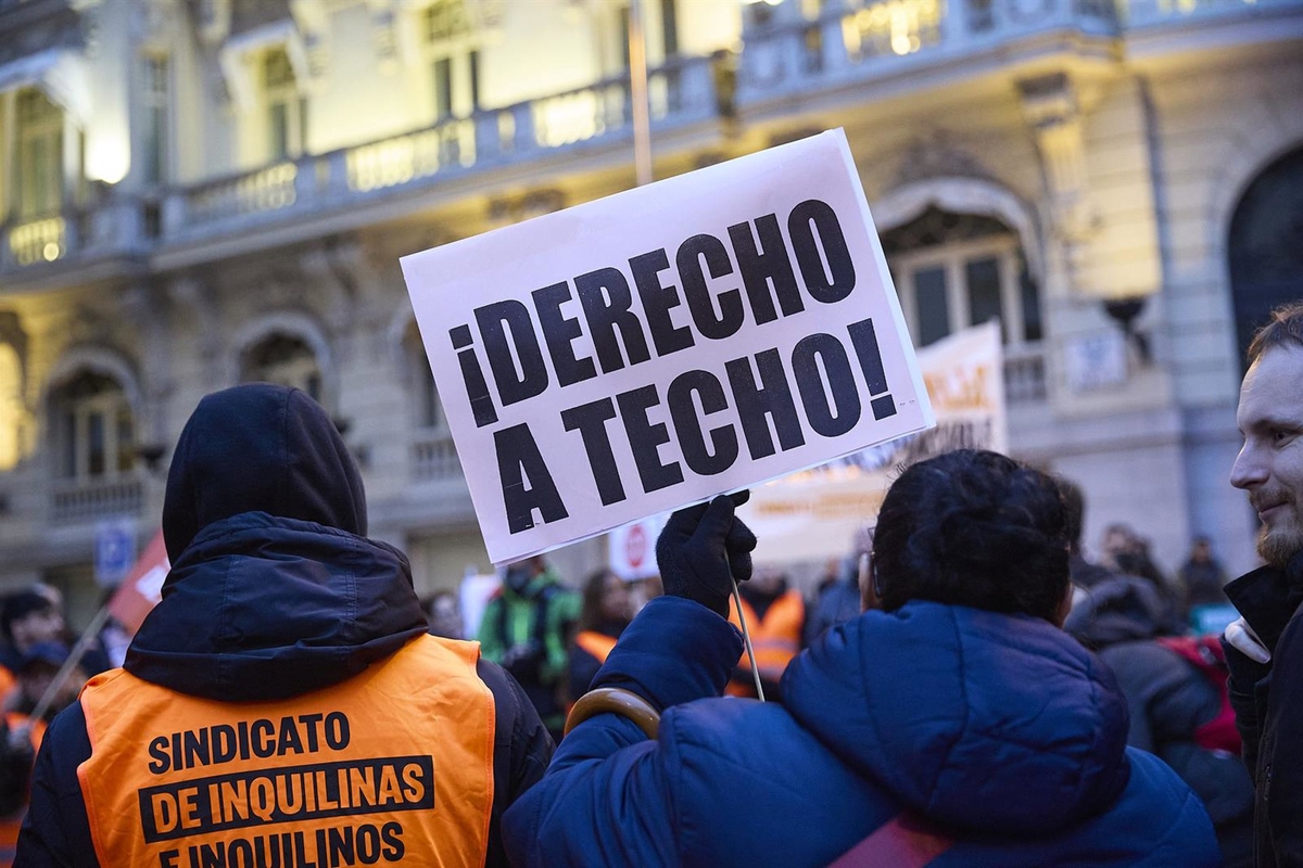 Manifestantes frente al Congreso por
