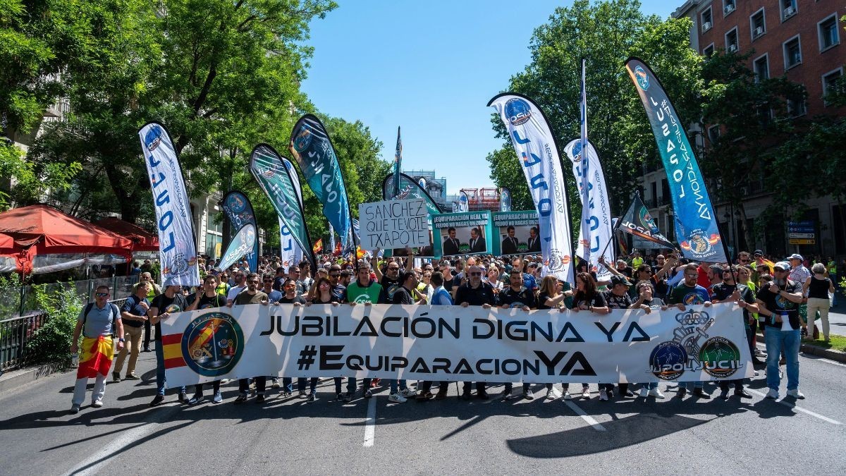 Protesta de policías para reclamar la equiparación salarial.