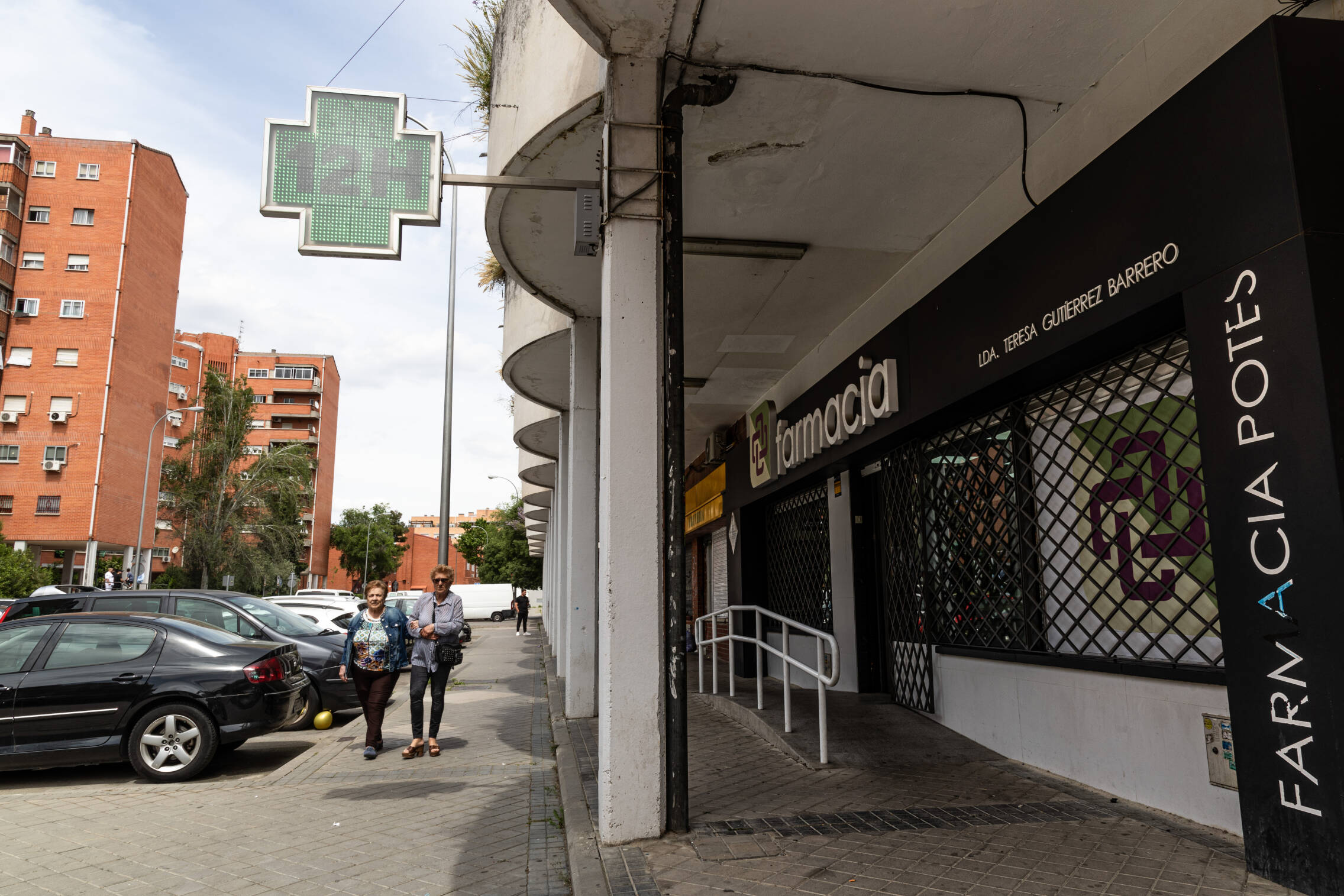 Foto: Farmacia ubicada a pocos metros del Centro de Salud “Potes”, en Villaverde, Madrid. (Claudia Paparelli)