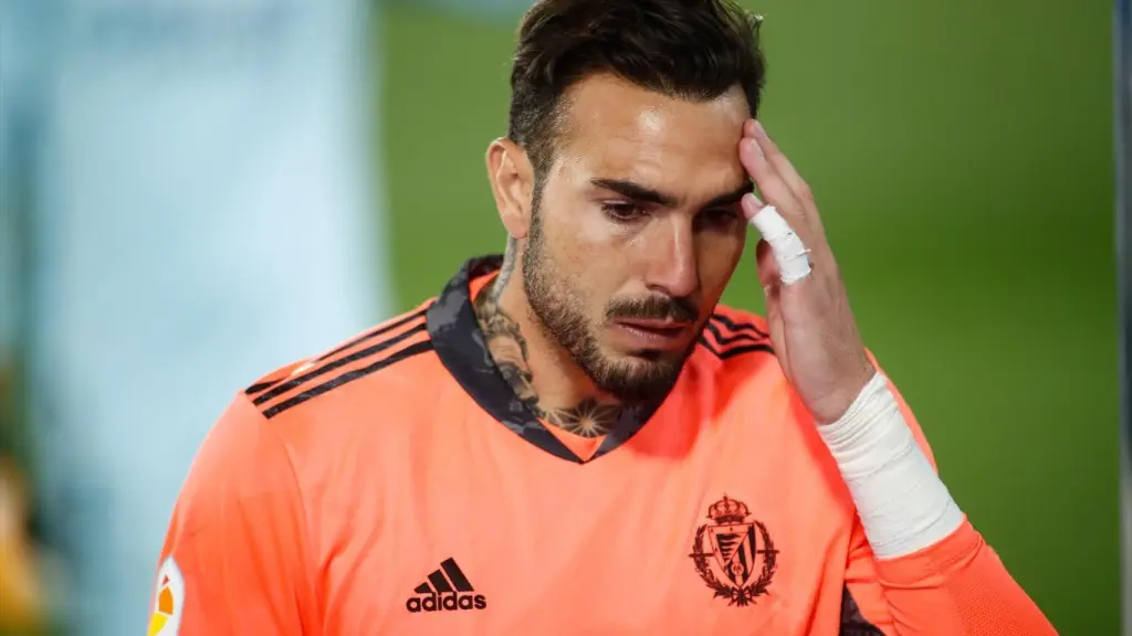 Roberto Jiménez, durante un partido del Real Valladolid ante el Real Madrid.