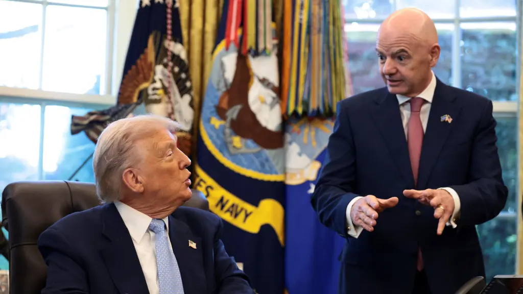 Donald Trump y Gianni Infantino, presidente de la FIFA, en el Despacho Oval de la Casa Blanca